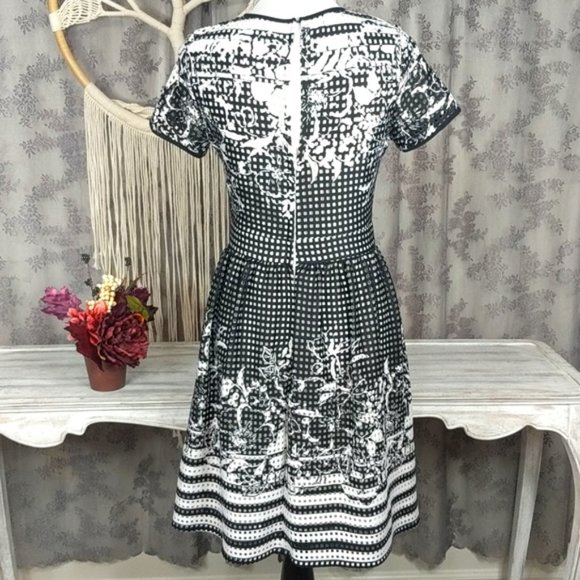 Gabby Skye floral laser cut fit and flare dress - Picture 7 of 13